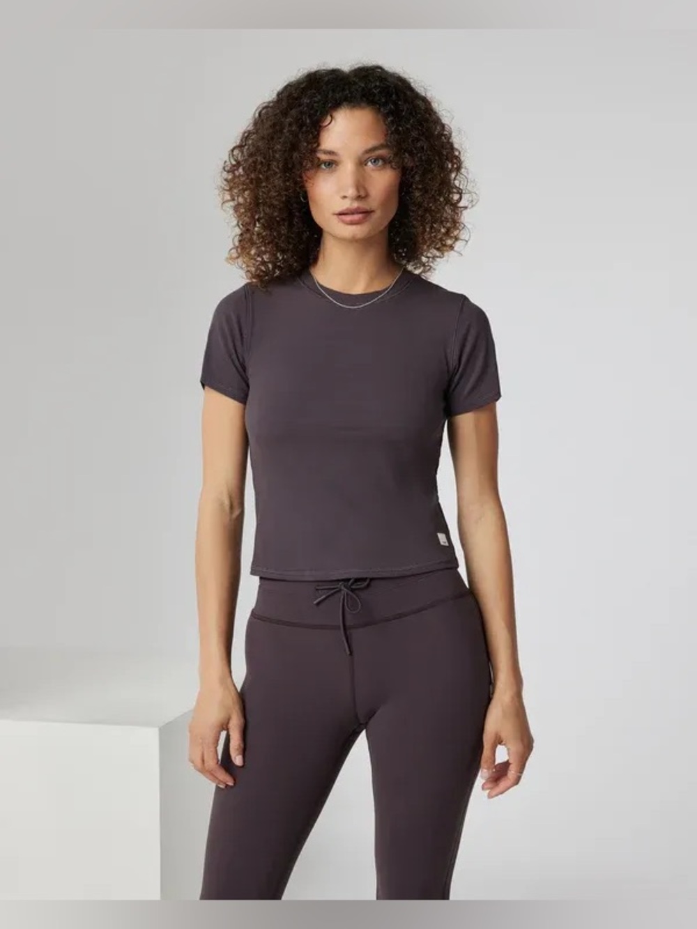 Vuori POSE FITTED TEE Sangria purple brown burgundy size XS worn once